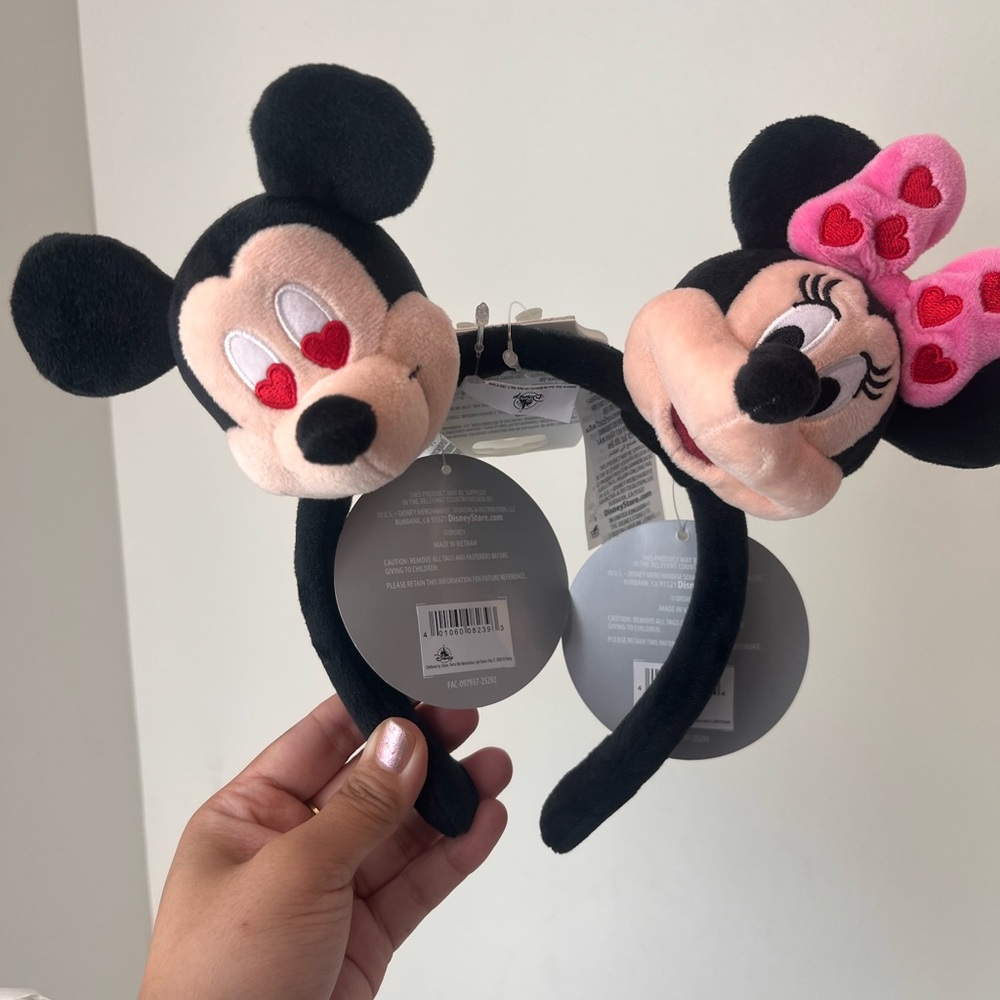 Disney 2026 Disney Valentines Mickey & Minnie Valentines Plush Ears - Picture 2 of 3